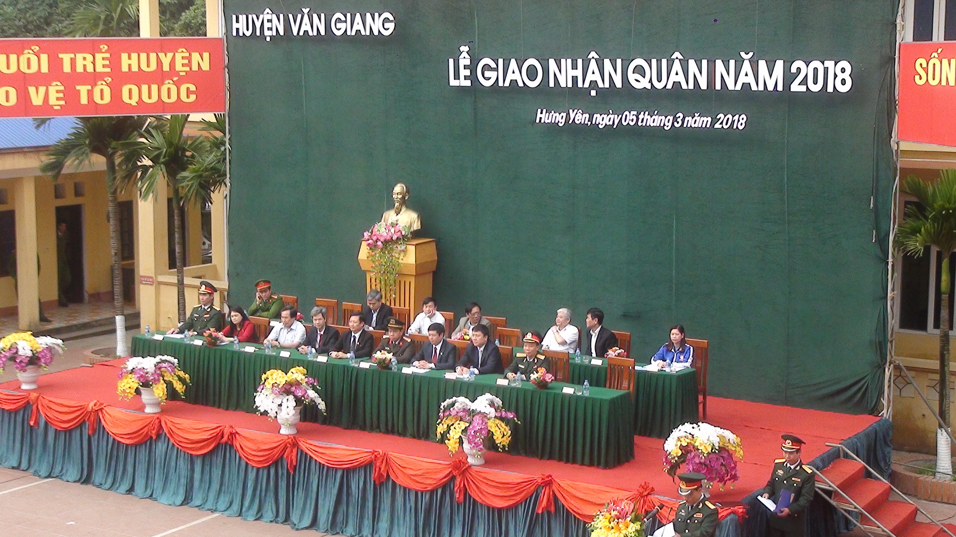   Văn Giang tổ chức lễ Giao quân năm 2018