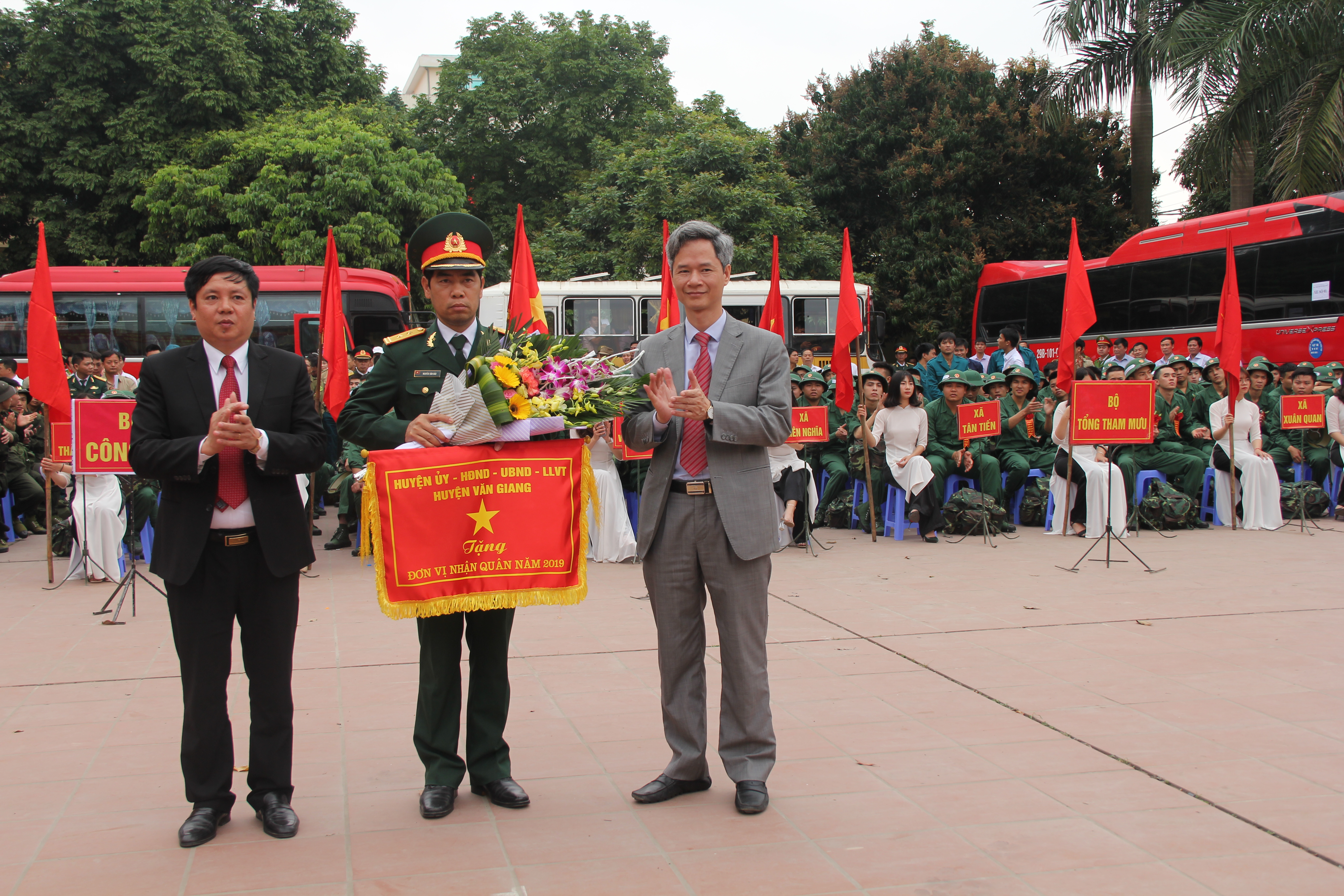   Văn Giang Tổ chức giao, nhận quân năm 2019