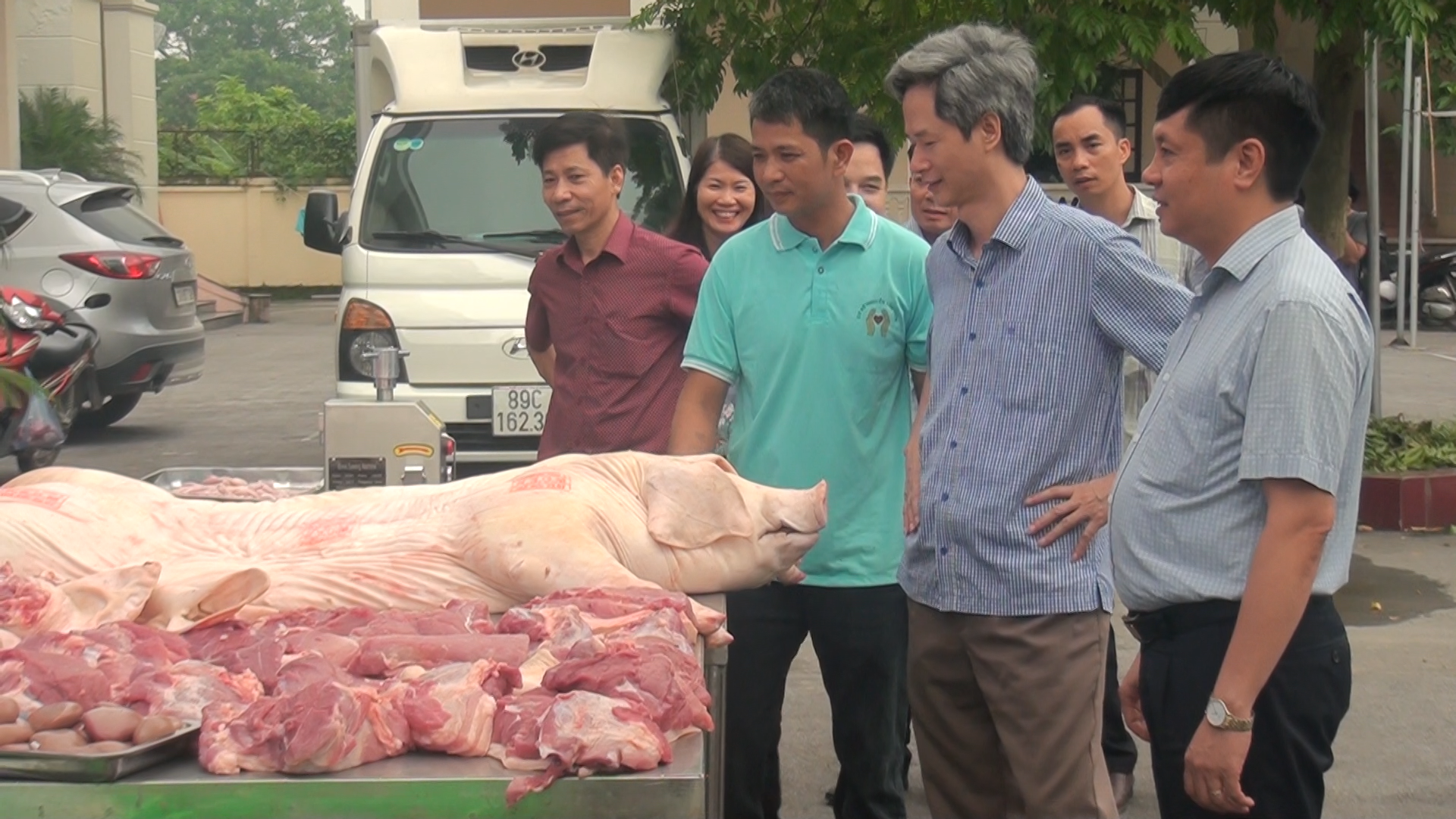   Văn Giang phát động tiêu thụ thịt lợn thương phẩm an toàn ủng hộ ngành chăn nuôi