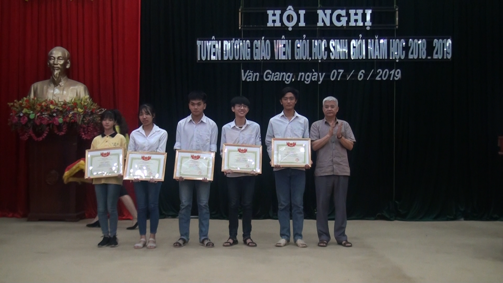   Văn Giang tuyên dương giáo viên giỏi và học sinh giỏi năm học 2018- 2019