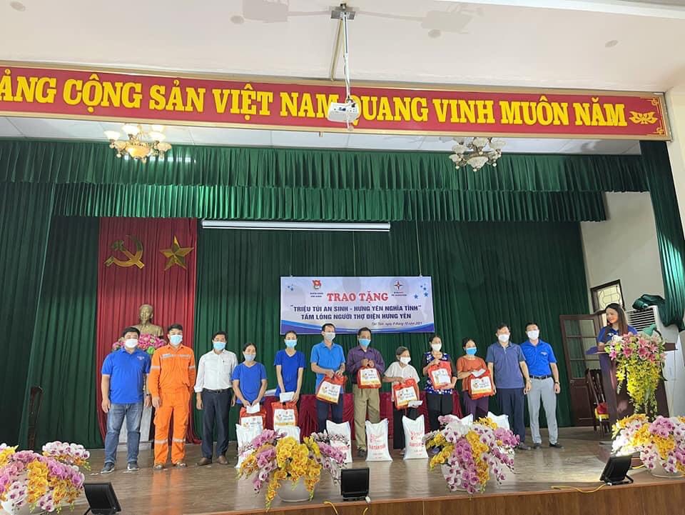   Thực hiện chương trình Triệu túi an sinh do Trung ương Đoàn, tỉnh Đoàn Hưng Yên phát động