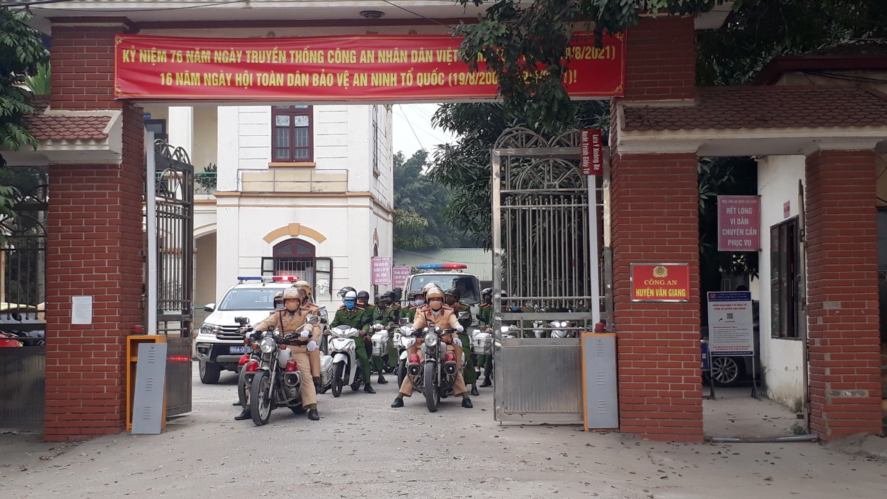   Văn Giang ra quân thực hiện đợt cao điểm tấn công trấn áp tội phạm, bảo đảm an ninh, trật tự Tết Dương lịch, Tết Nguyên đán Nhâm Dần năm 2022