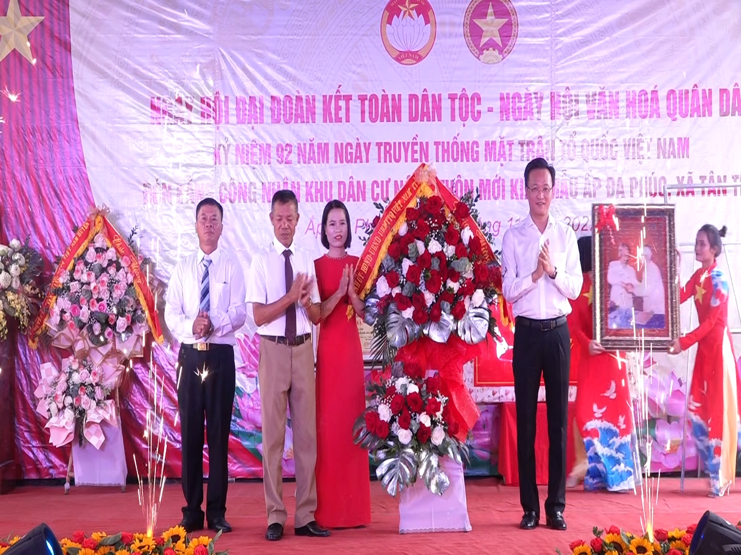   Bí thư Tỉnh ủy Nguyễn Hữu Nghĩa dự Ngày hội Đại đoàn kết toàn dân tộc, Ngày hội văn hóa quân dân tại Khu dân cư ấp Đa Phúc, xã Tân Tiến