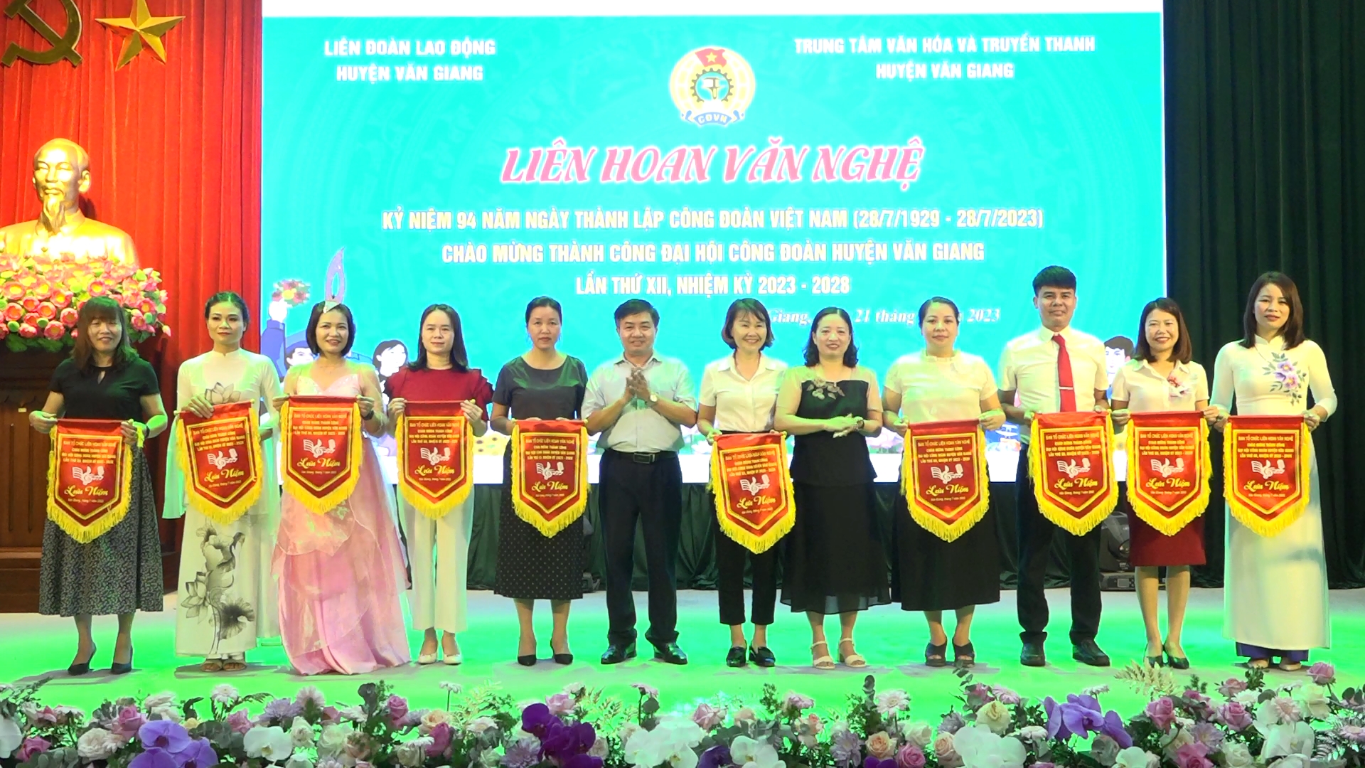   Liên hoan văn nghệ chào mừng thành công Đại hội Công đoàn huyện Văn Giang lần thứ 12 nhiệm kỳ 2023- 2028