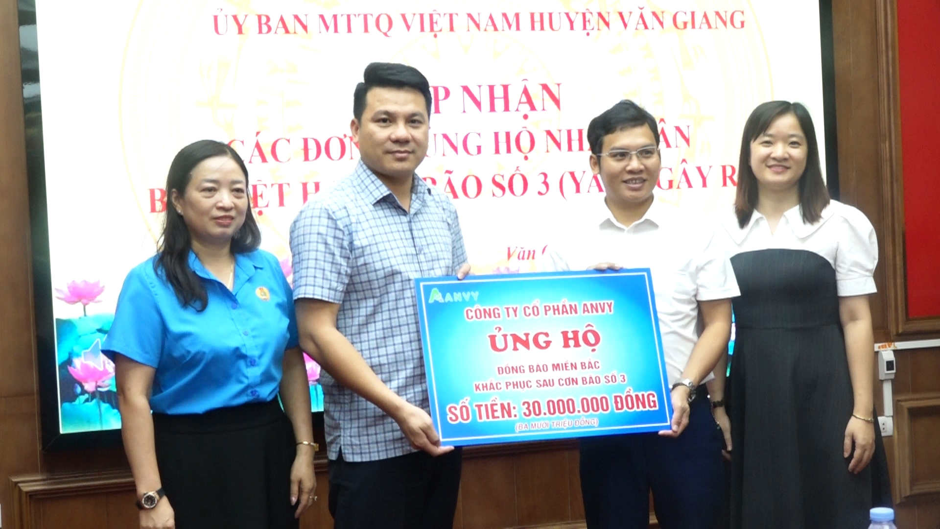 Uỷ ban MTTQ Việt Nam huyện tiếp nhận 80 triệu đồng ủng hộ Nhân dân khắc phục hậu quả bão số 3