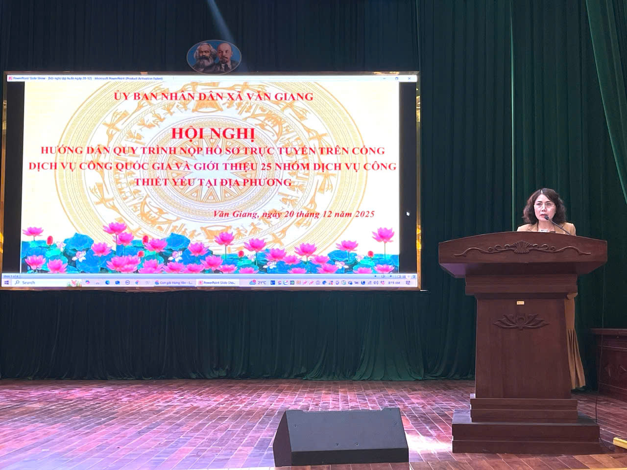 Xã Văn Giang tổ chức hội nghị hướng dẫn quy trình nộp hồ sơ trực tuyến trên Cổng dịch vụ công Quốc gia và giới thiệu 25 nhóm dịch vụ công thiết yếu  tại địa phương