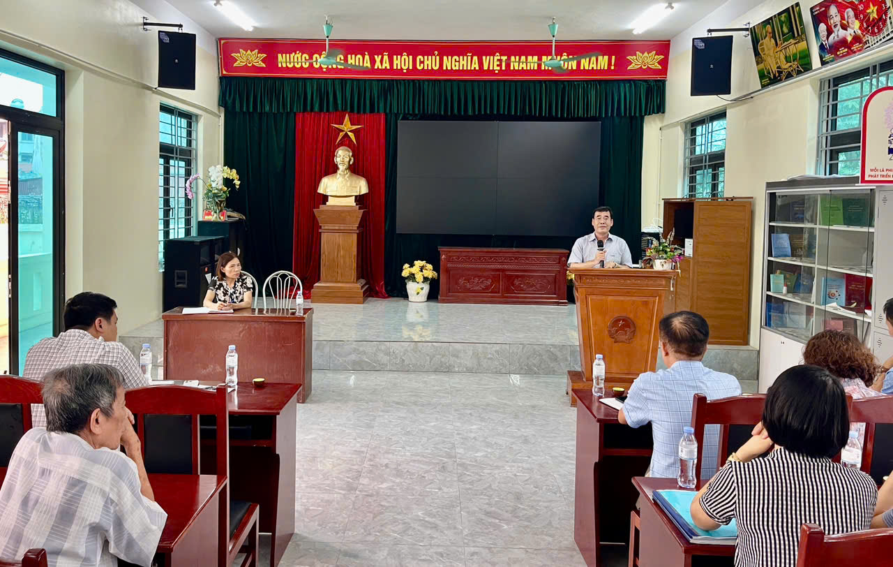 Thường trực Đảng ủy xã Văn Giang dự sinh hoạt  tại Chi bộ thôn Công Luận 1