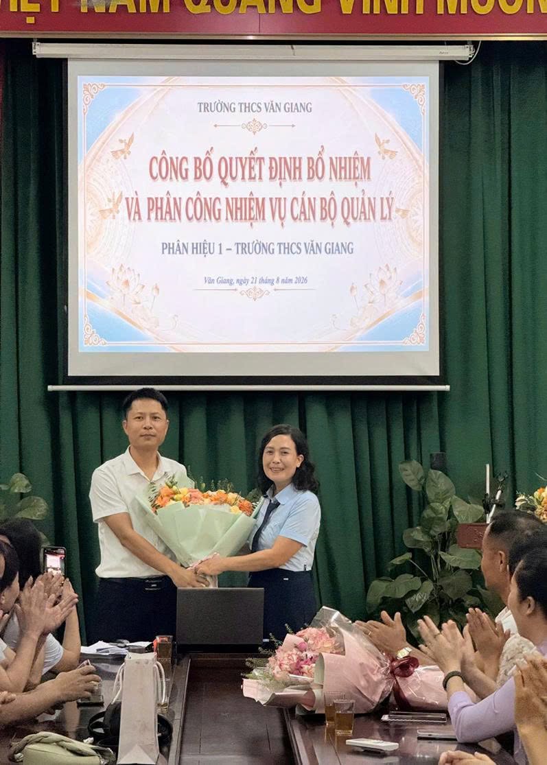TRƯỜNG THCS VĂN GIANG CÔNG BỐ QUYẾT ĐỊNH BỔ NHIỆM VÀ PHÂN CÔNG NHIỆM VỤ CÁN BỘ QUẢN LÝ