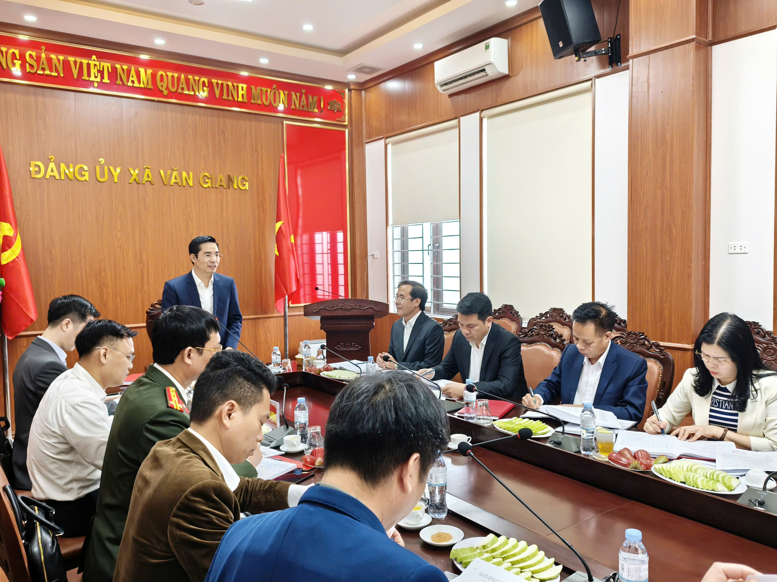 Đoàn kiểm tra, giám sát của Bộ Chính trị, Ban Bí thư làm việc  tại xã Văn Giang